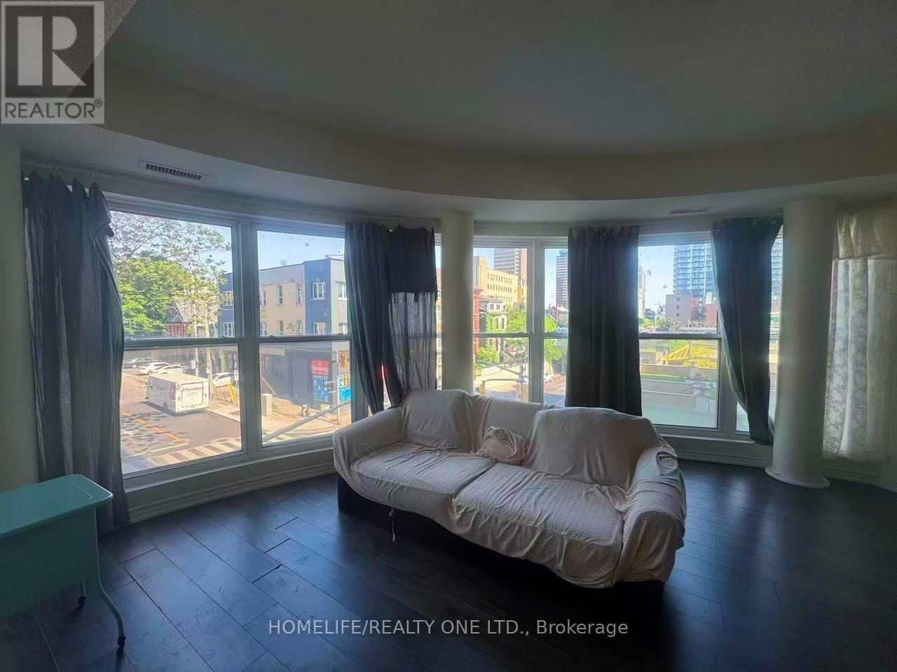 314 - 135 JAMES STREET S