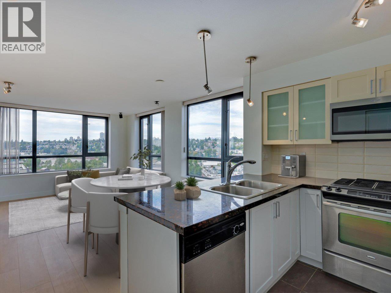 1607 1 RENAISSANCE SQUARE