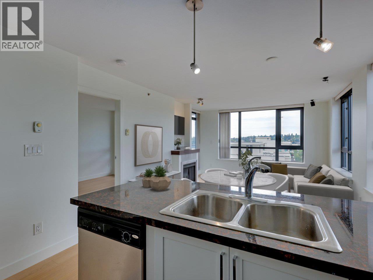 1607 1 RENAISSANCE SQUARE