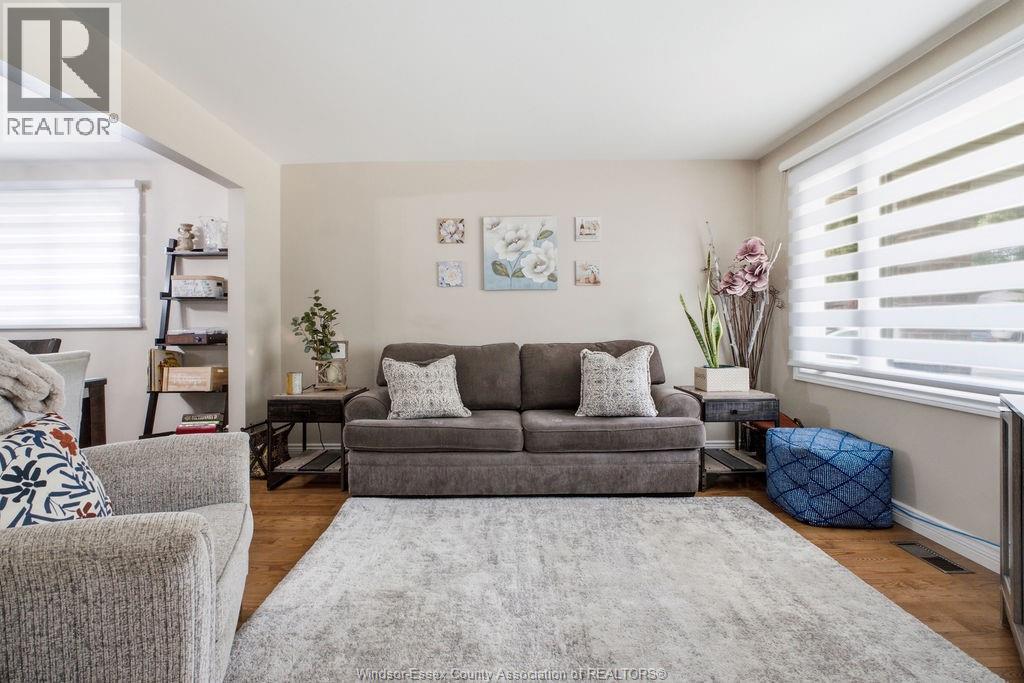 3375 DOLPHIN COURT