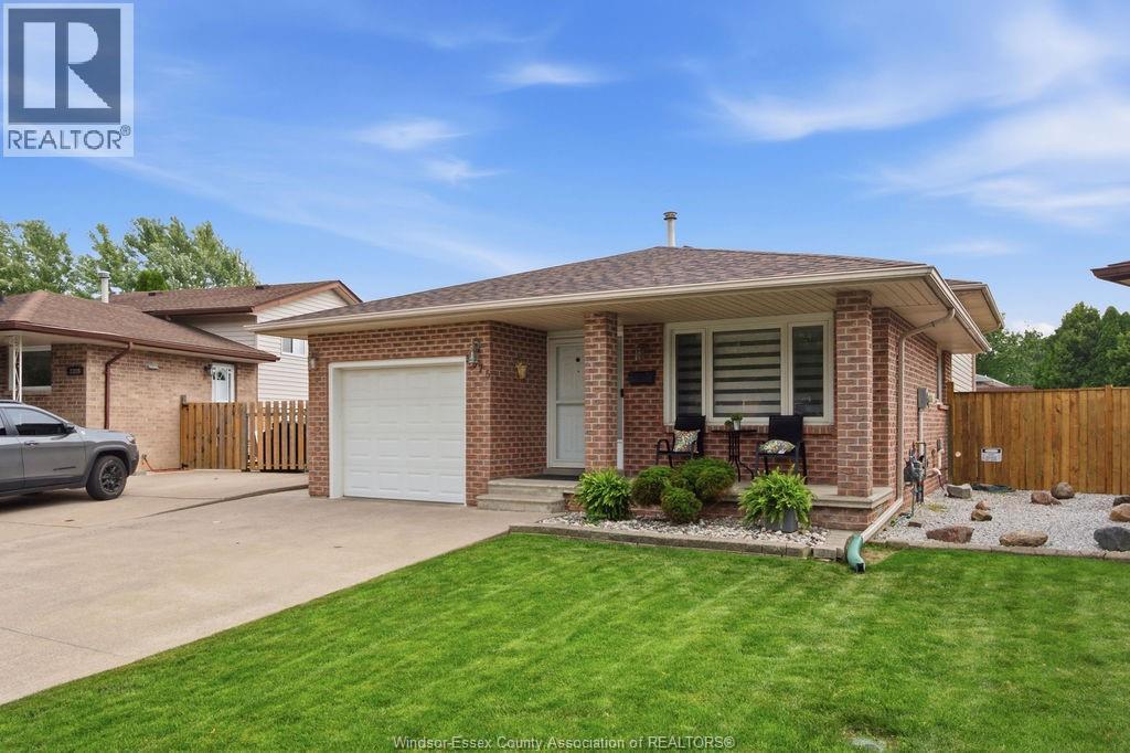 3375 DOLPHIN COURT