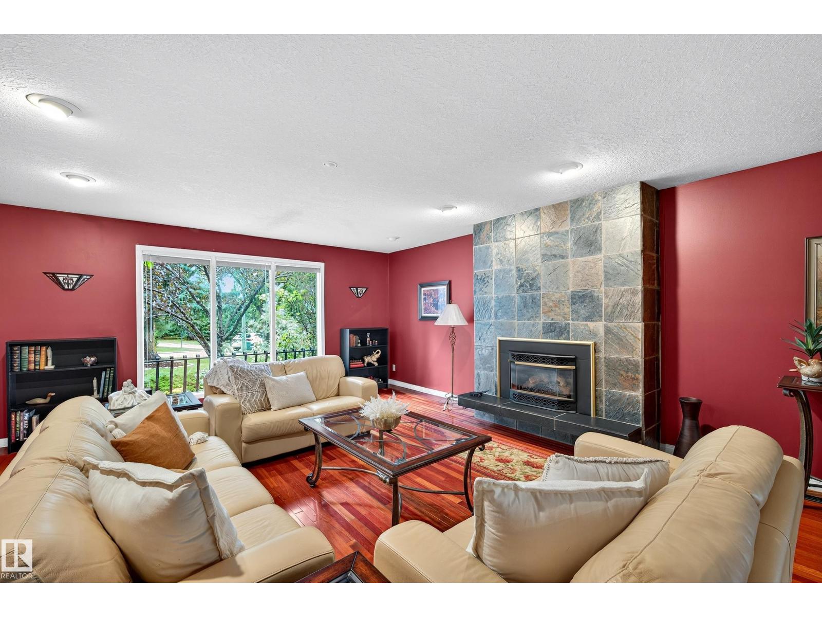 8 GREENWOOD PL