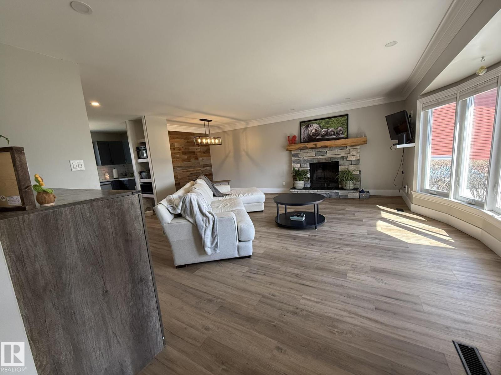 8004 180 ST NW