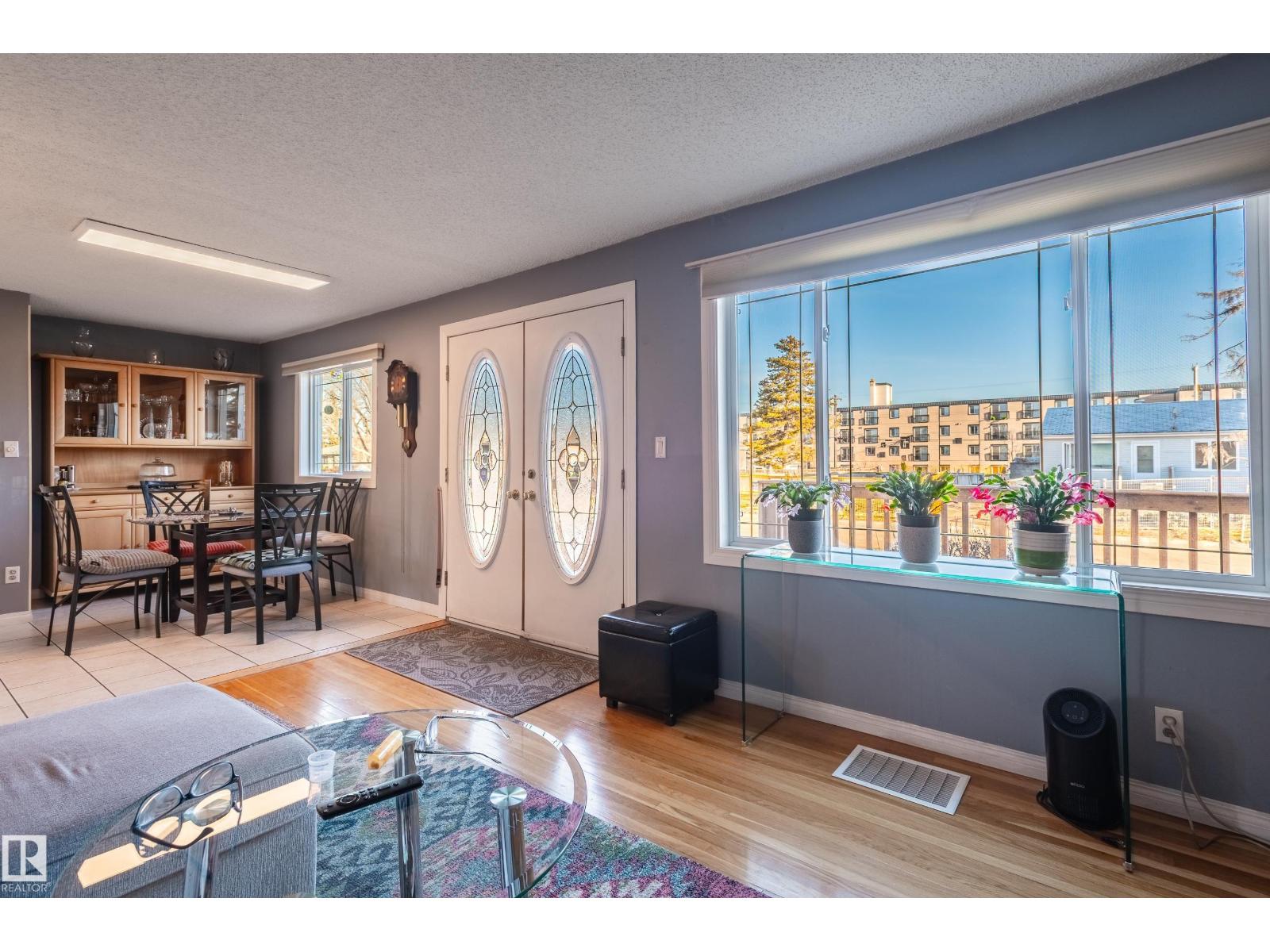 10532 157 ST NW