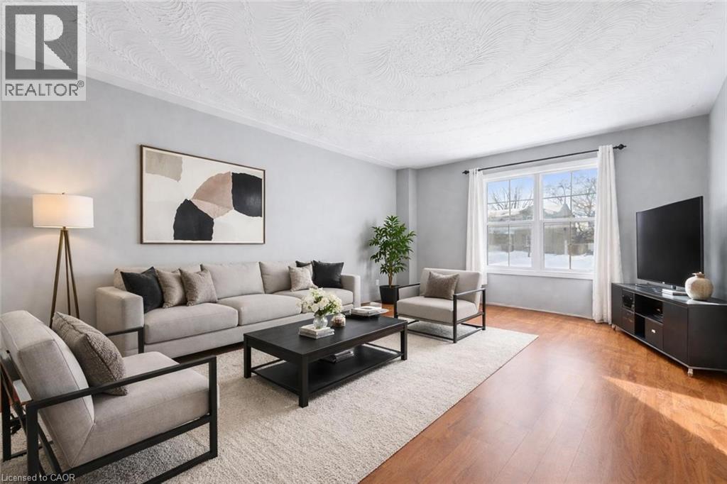 14 PIPERS GREEN Court