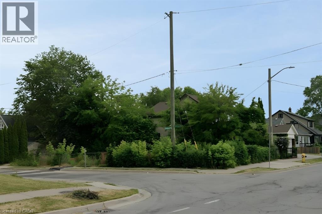 228 QUEENSTON Street