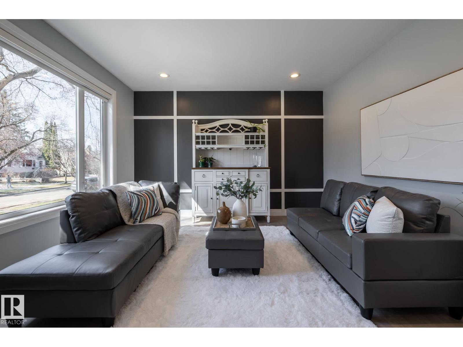 10936 71 AV NW