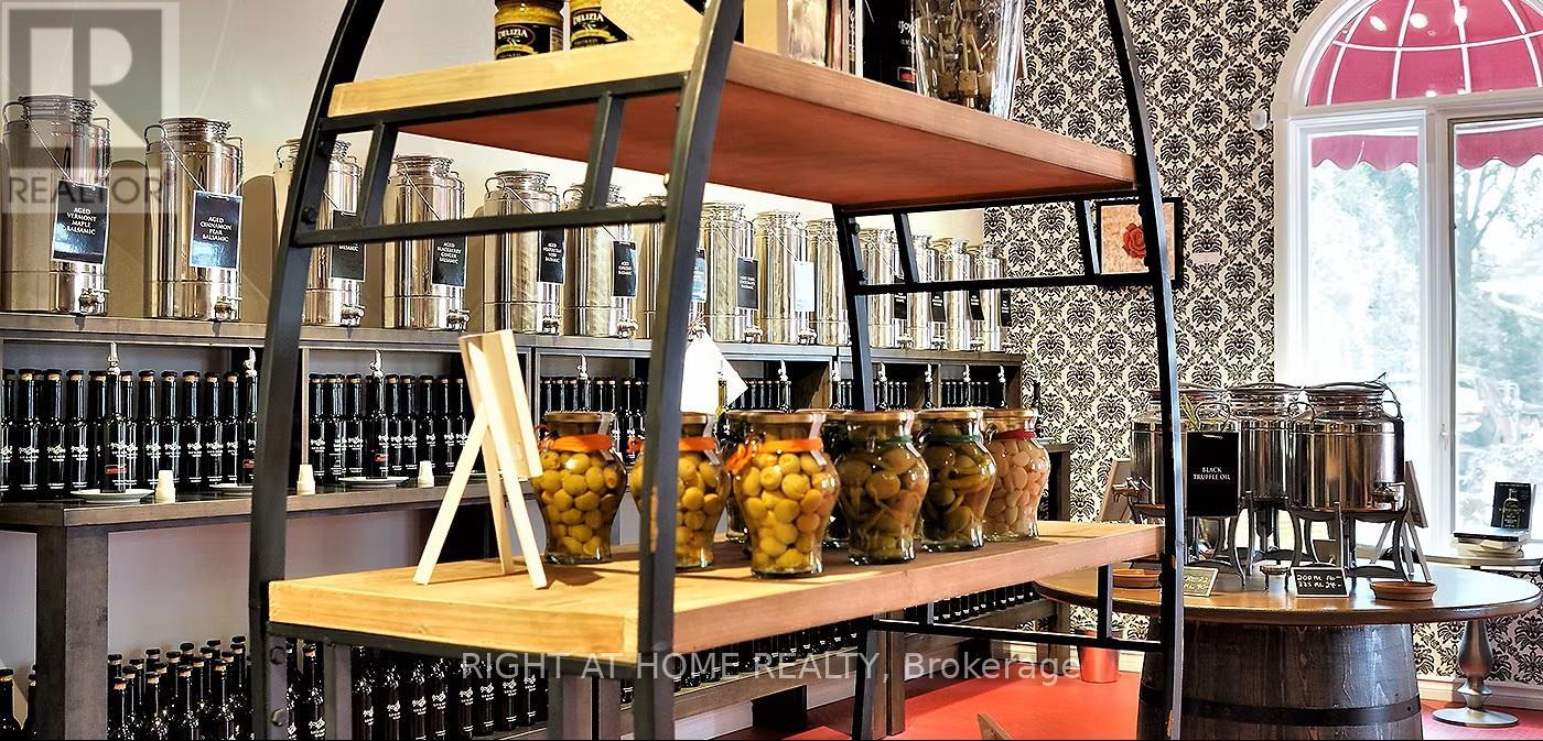 118 WELLINGTON STREET W