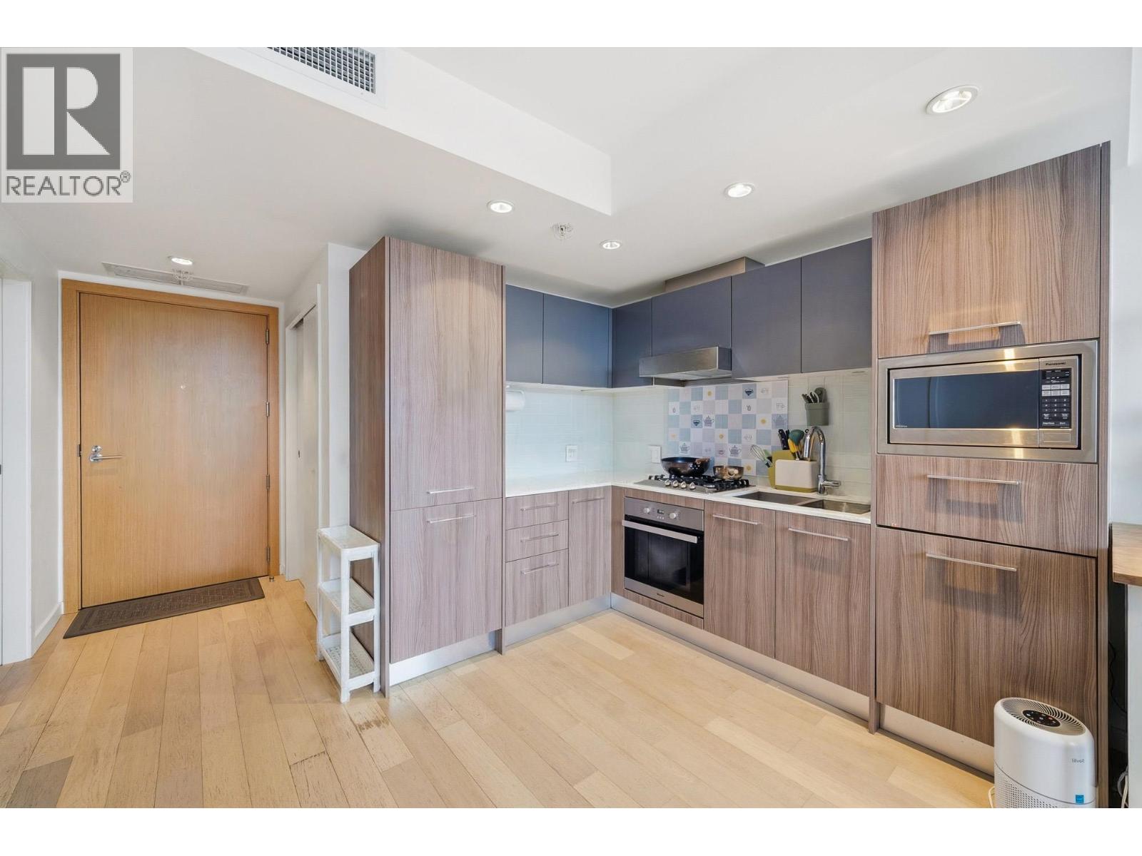 507 2220 KINGSWAY