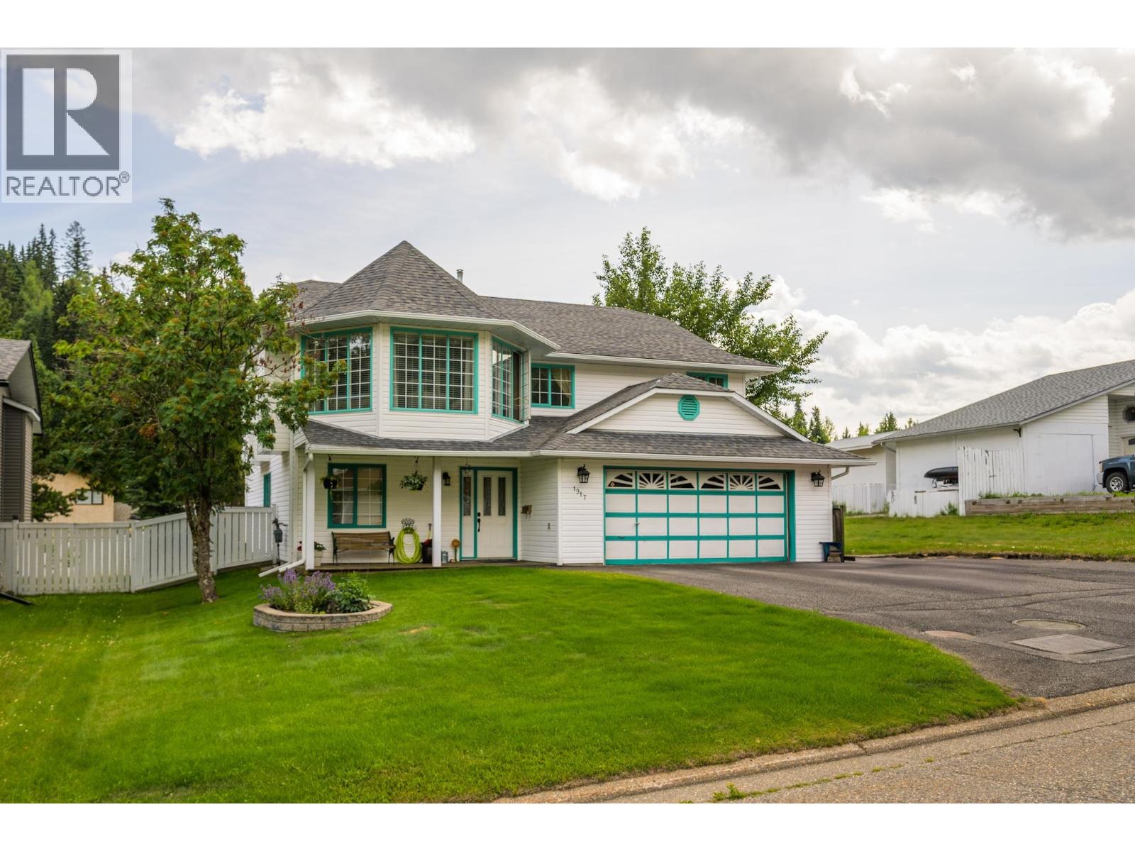 1917 CLEARWOOD CRESCENT