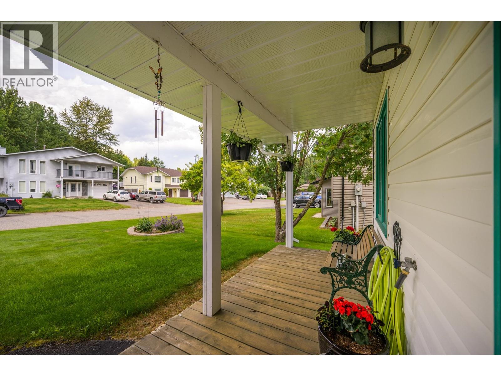 1917 CLEARWOOD CRESCENT