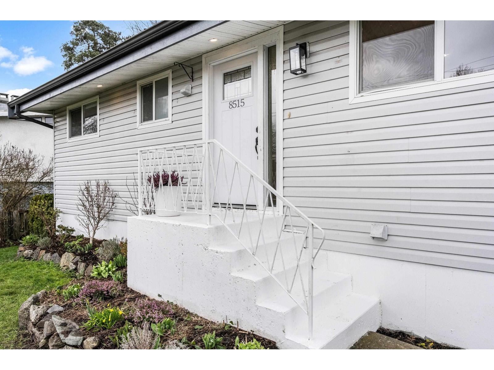 8515 HOWARD CRESCENT|Chilliwack Proper South