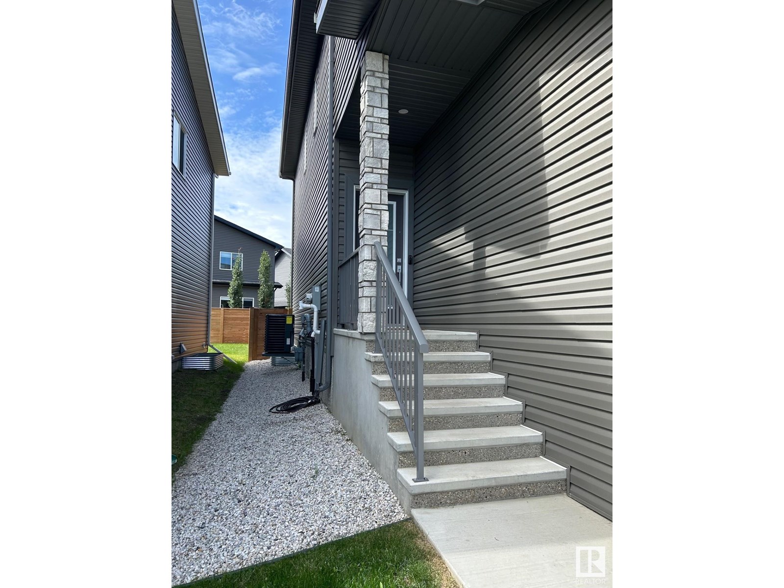 67 RIVERSIDE DR