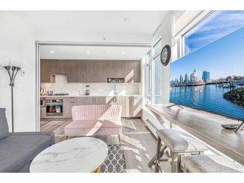 913 13350 CENTRAL AVENUE Surrey BC V3T0S1