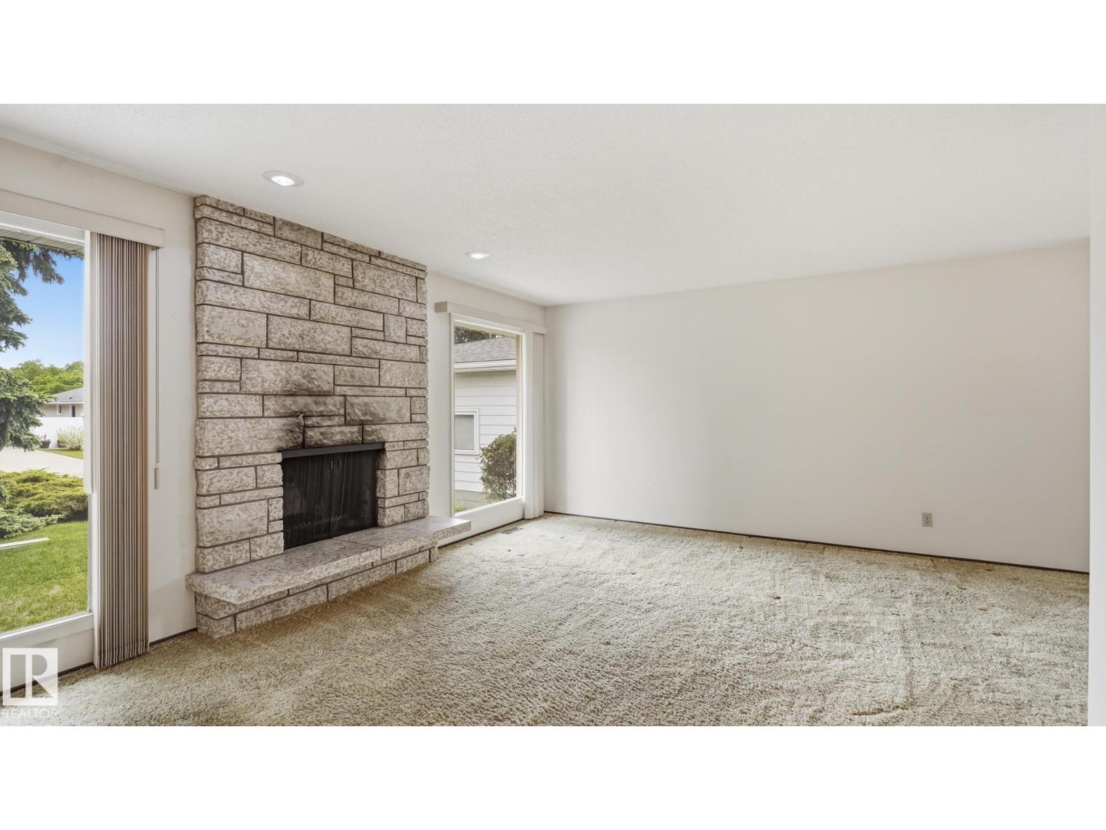 7408 40 AV NW
