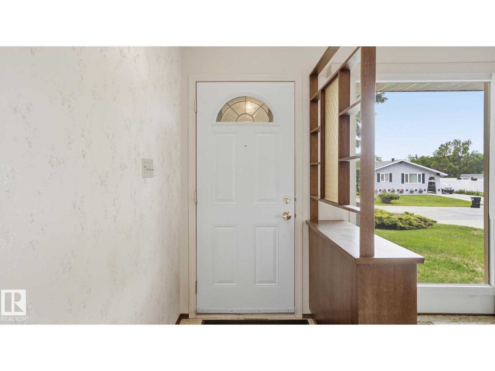 7408 40 AV NW