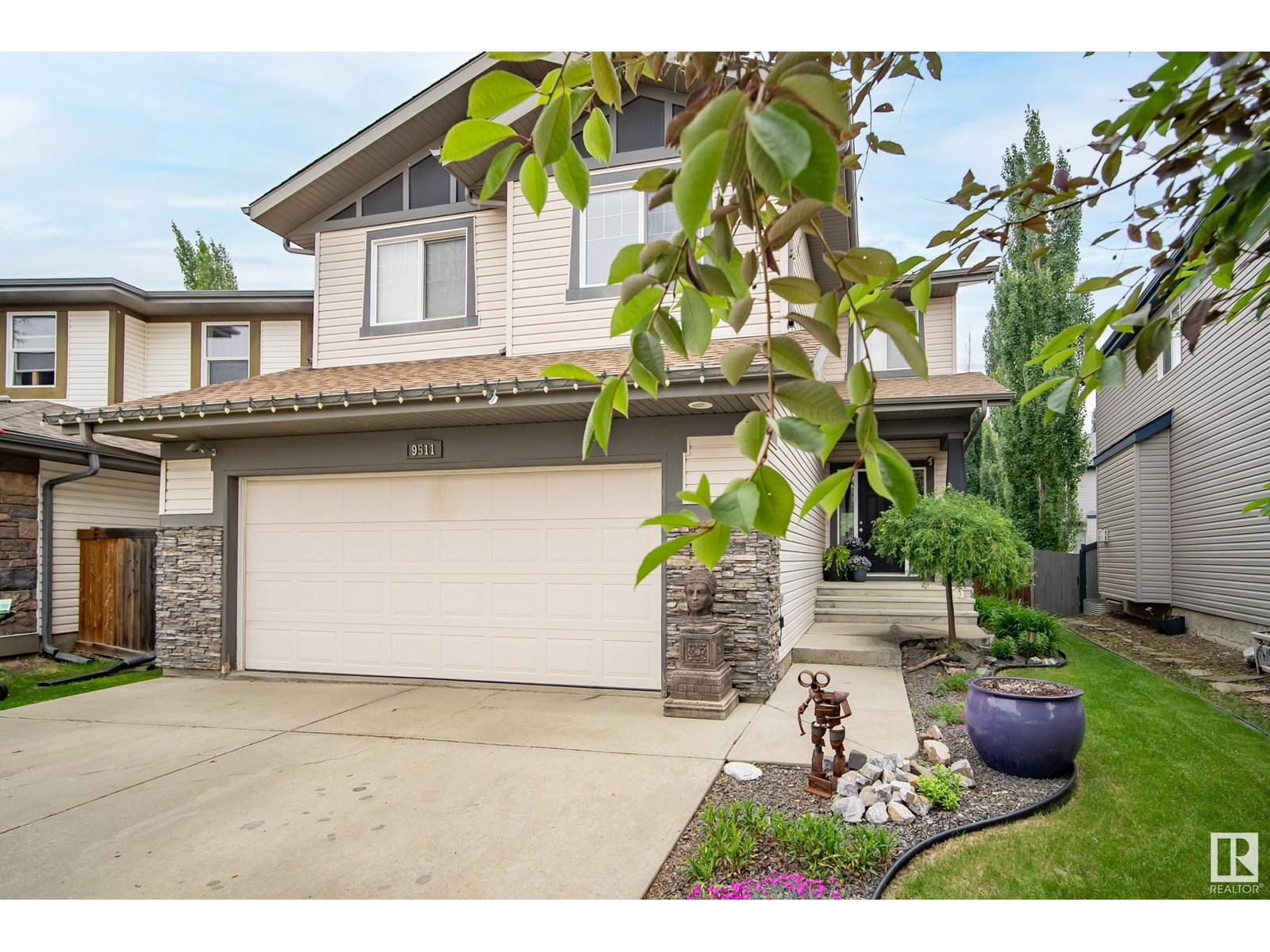 9511 220 ST NW