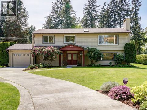 975 Ardmore Dr North Saanich BC V8L5G1