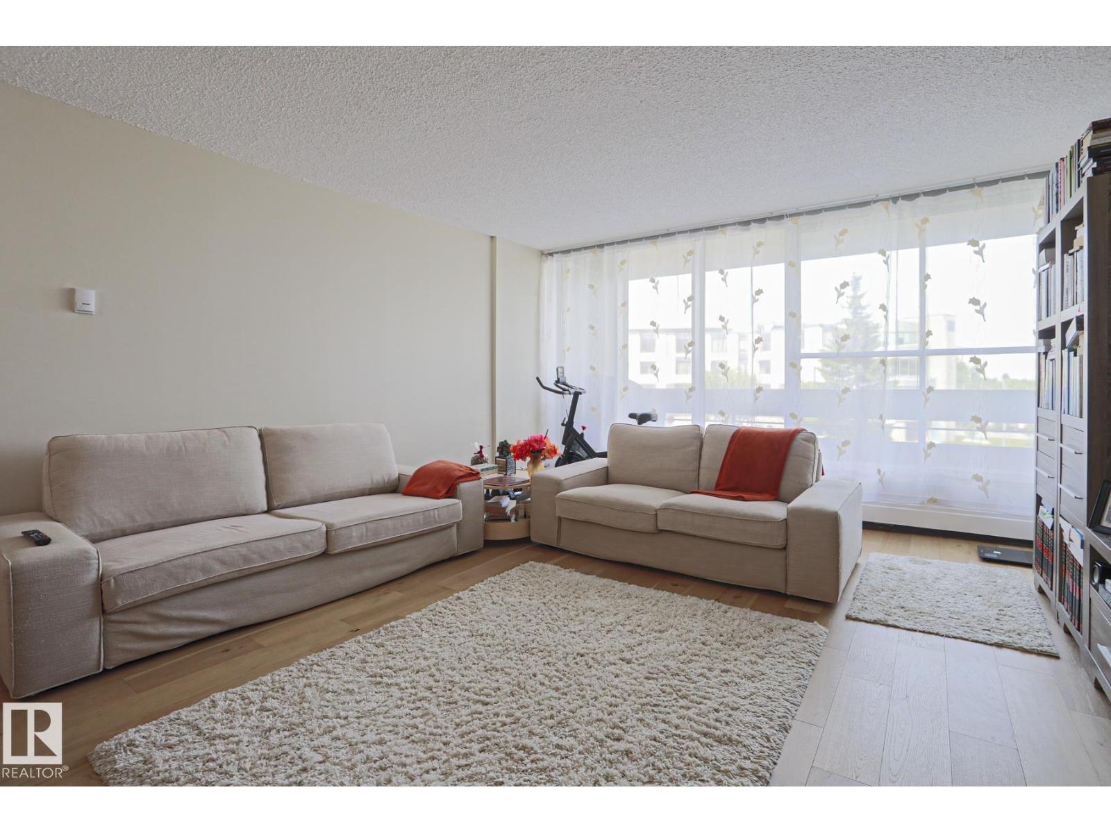 #20 8735 165 ST NW NW