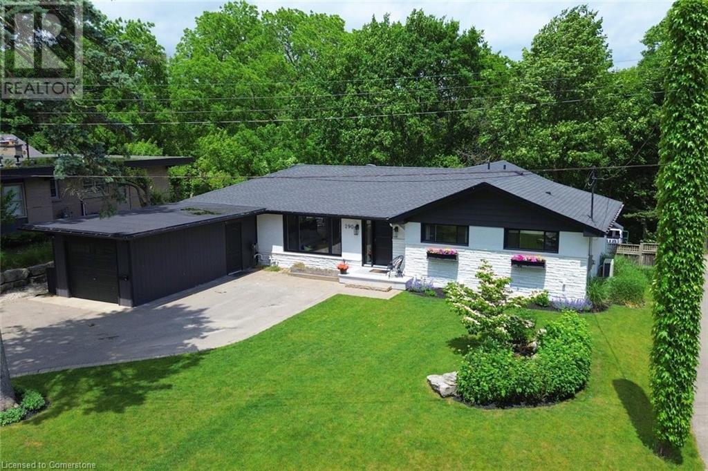 290 GARDENVIEW Drive