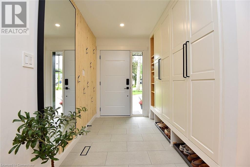 290 GARDENVIEW Drive