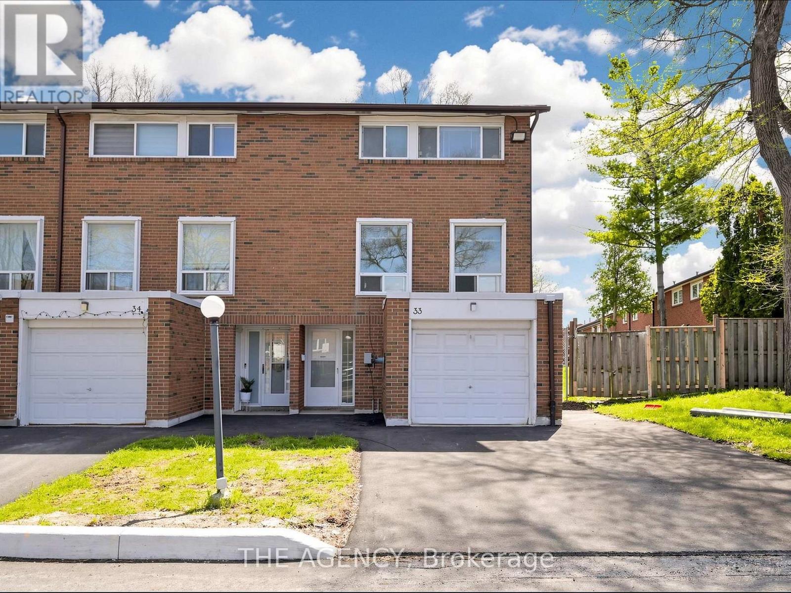 Photo 1 of 22 — #33 - 1559 ALBION ROAD Unit #33, Toronto (Mount Olive-Silverstone-Jamestown), ON M9V1B2