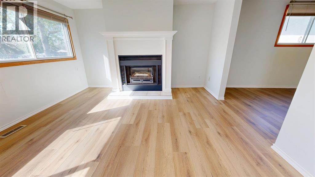 53 Collins Crescent SE
