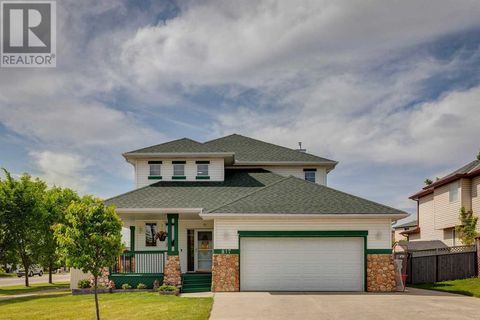 817 Crystal Beach Bay Chestermere AB T1X1J1