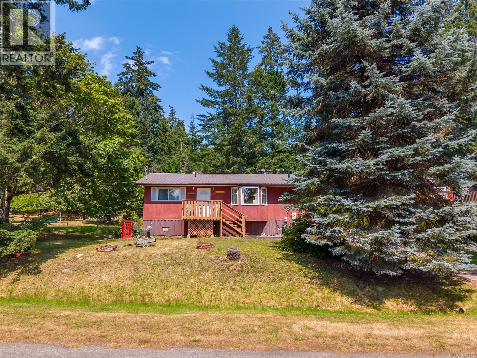 Photo 1 of 53 — 3732 Rum Rd, Pender Island, BC V0N2M0