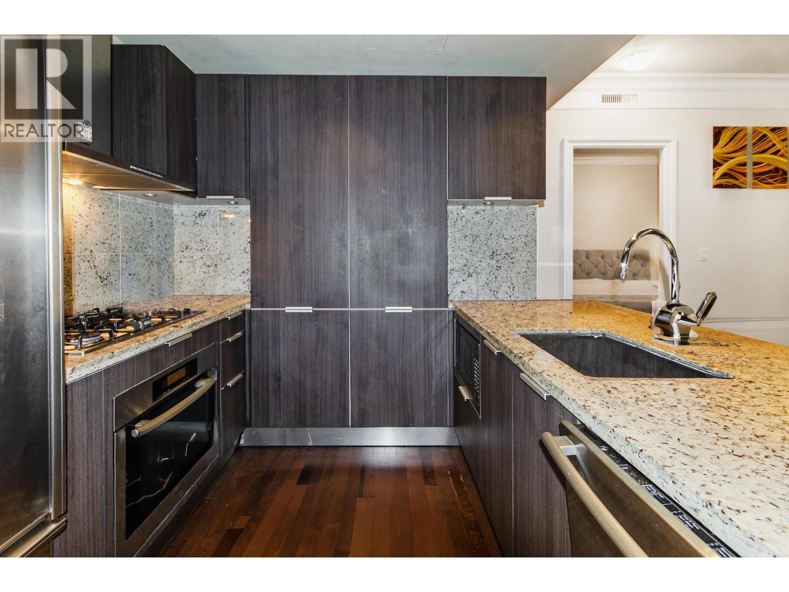 103 540 WATERS EDGE CRESCENT