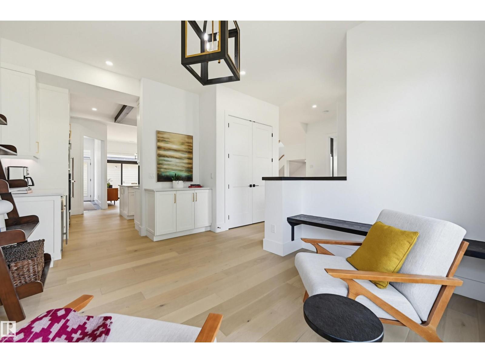 8723 138 ST NW