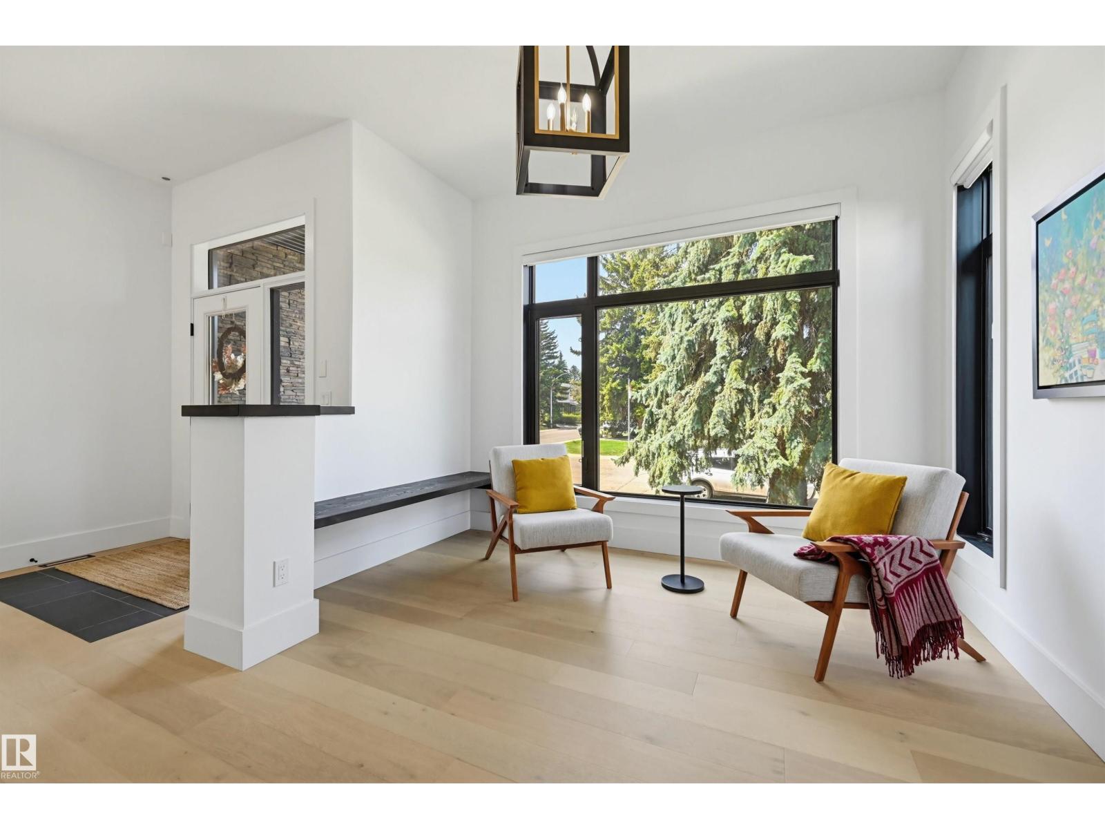 8723 138 ST NW