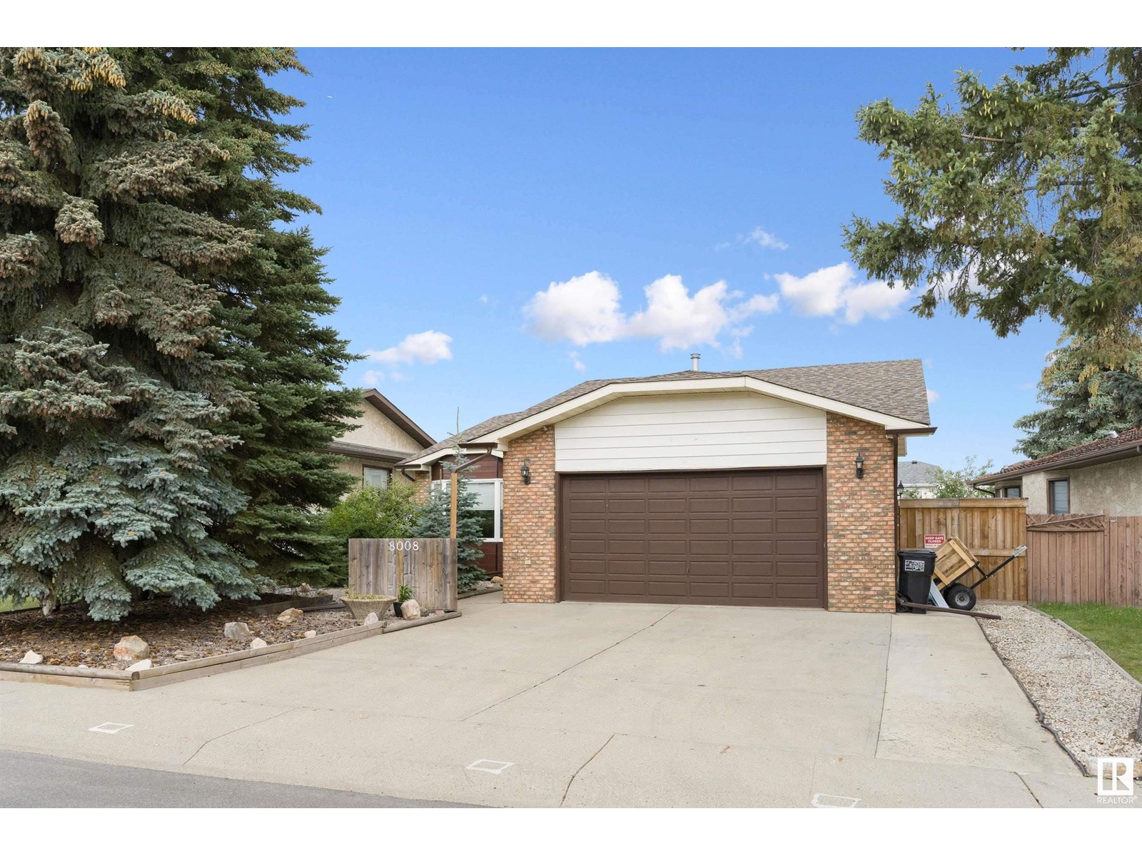 8008 159 AV NW