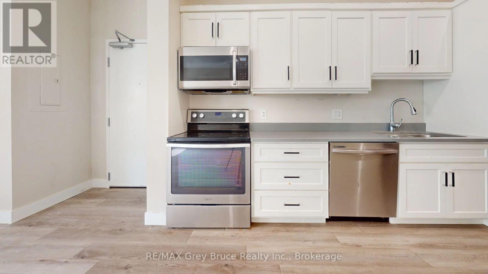 UNIT 4 - 39 1ST AVENUE S