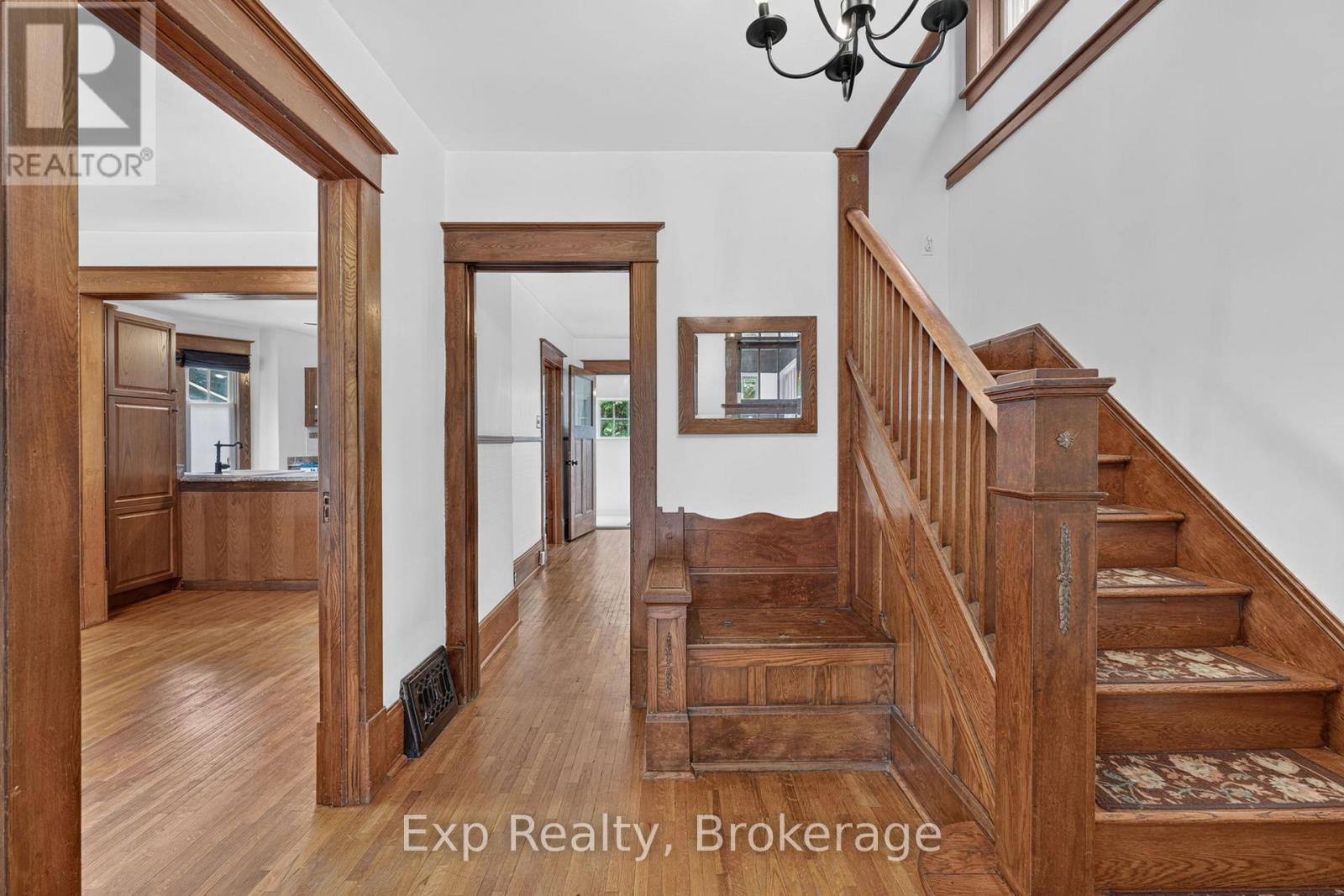 Photo 1 of 39 — 98 CEDAR STREET, Belleville (Belleville Ward), ON K8P3M4