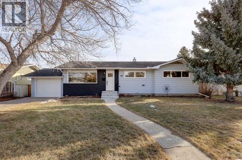 36 Glenview Drive SW Calgary AB T3E4H5