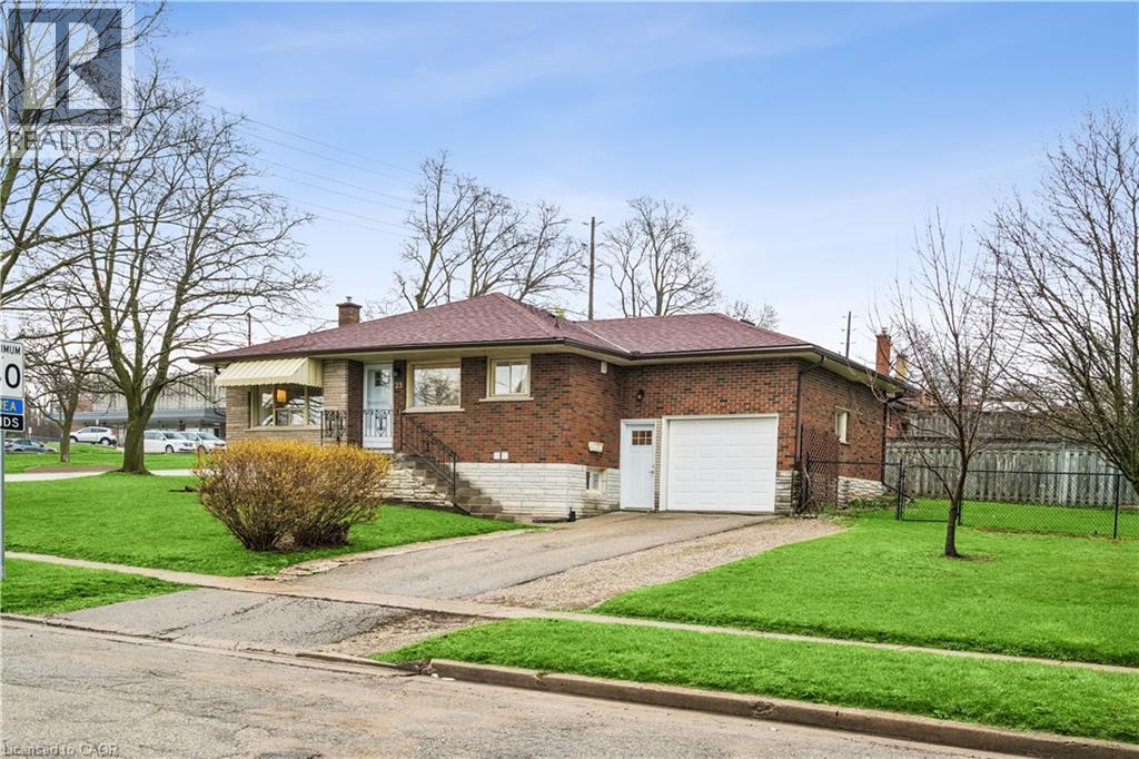 23 KNIGHTSWOOD Boulevard