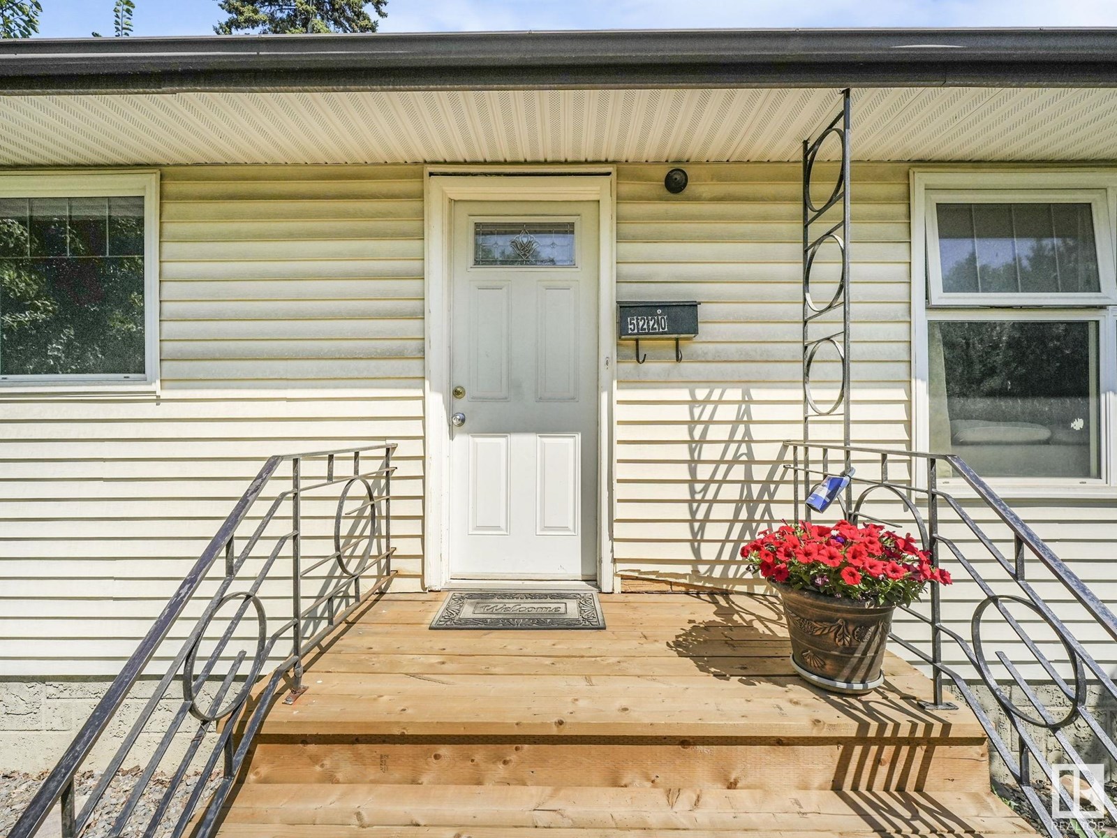 5220 118 AV NW