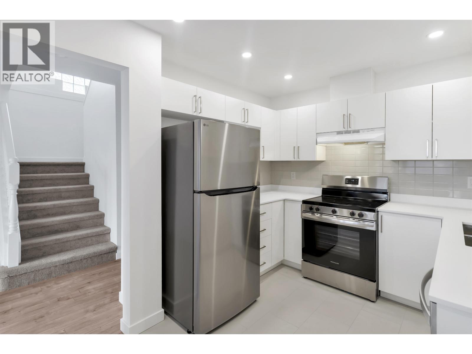 6 7660 ABERCROMBIE DRIVE