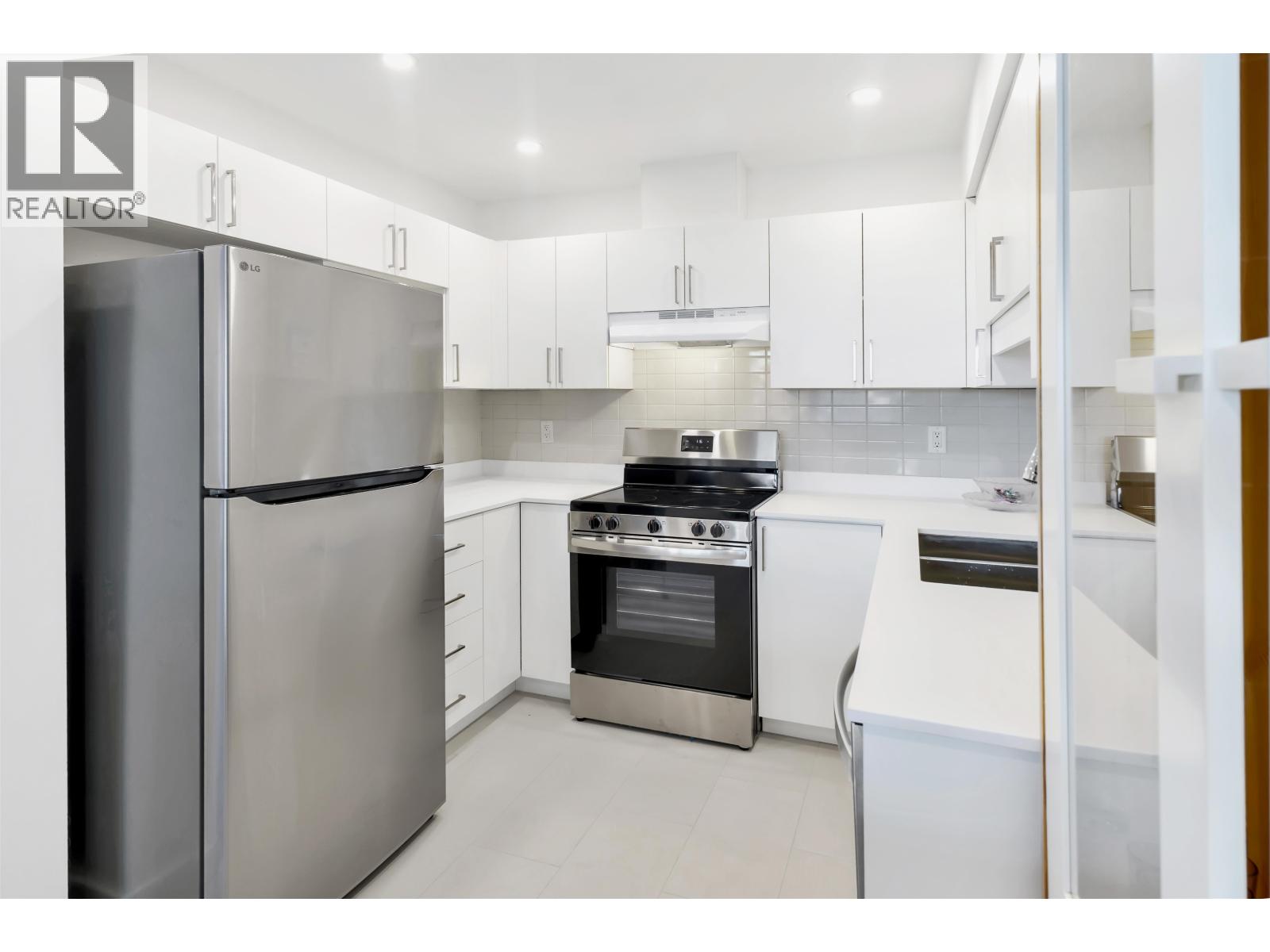 6 7660 ABERCROMBIE DRIVE