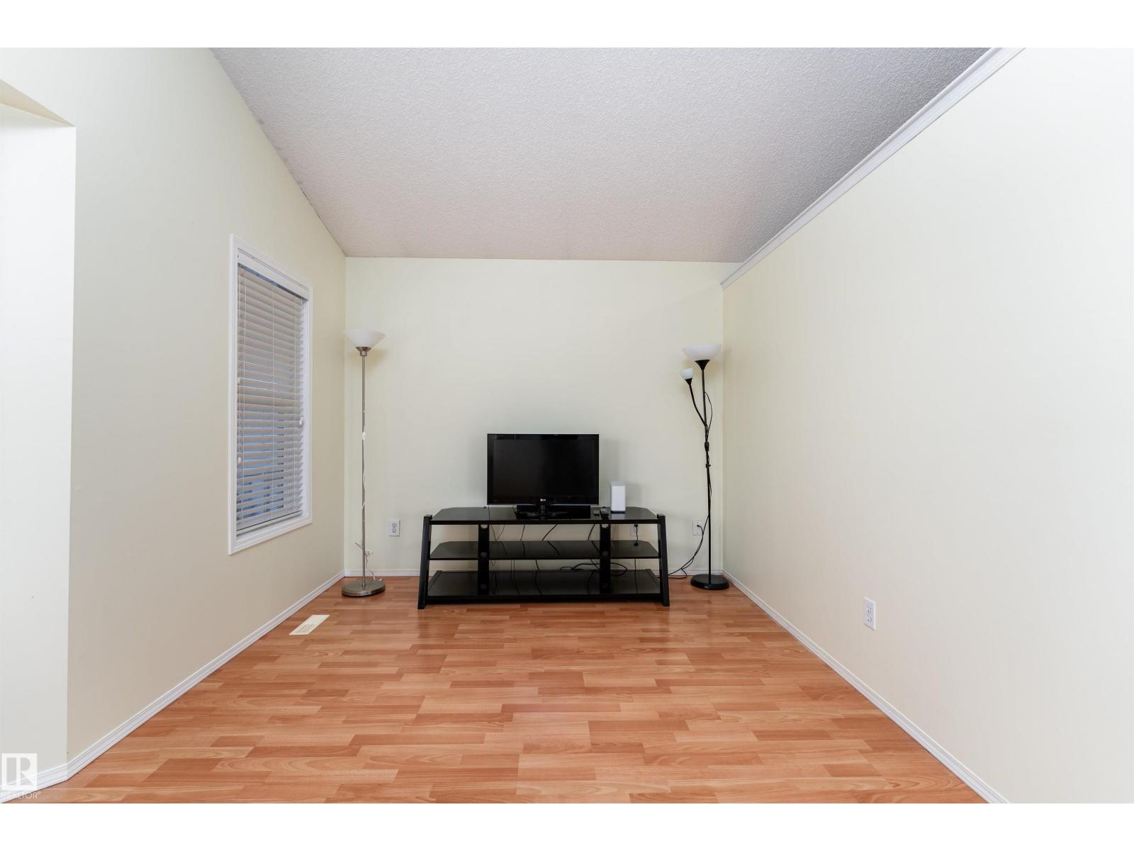 1204 GILLESPIE CR NW