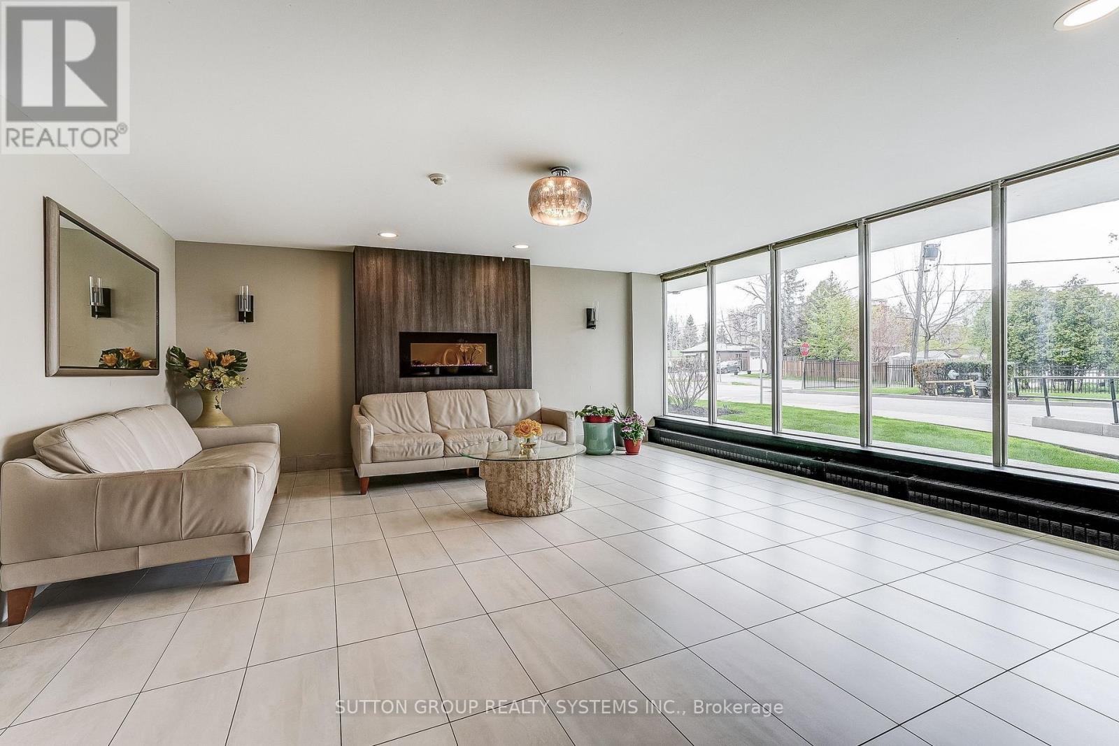 1211 - 1100 CAVEN STREET