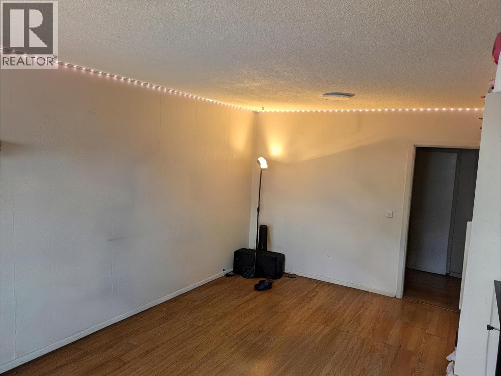 1475-1477 NATION CRESCENT