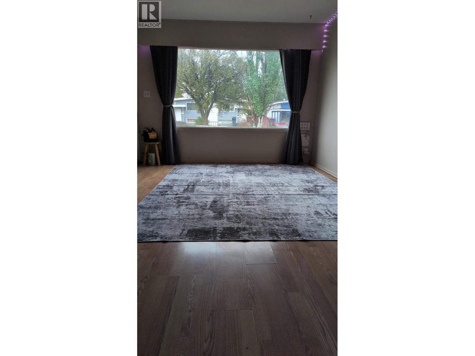 1475-1477 NATION CRESCENT