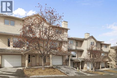 222 Christie Park Mews SW Calgary AB T3H3H2