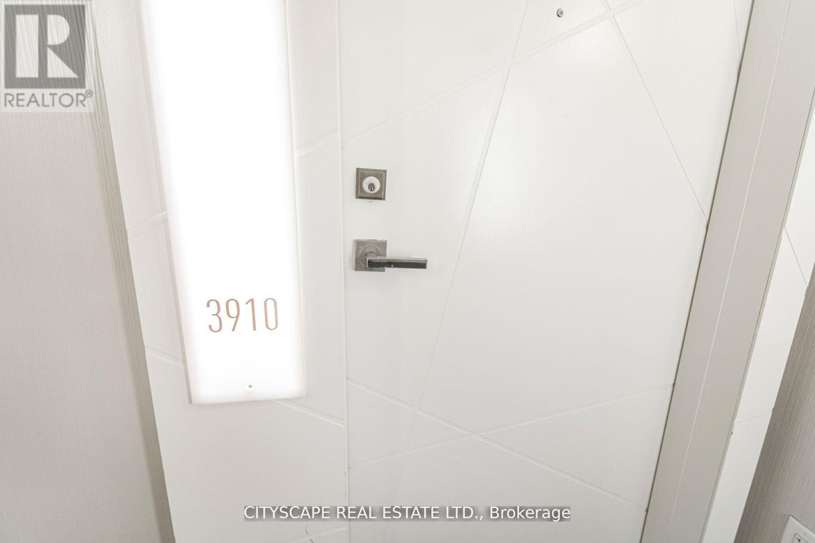 3910 - 12 YORK STREET