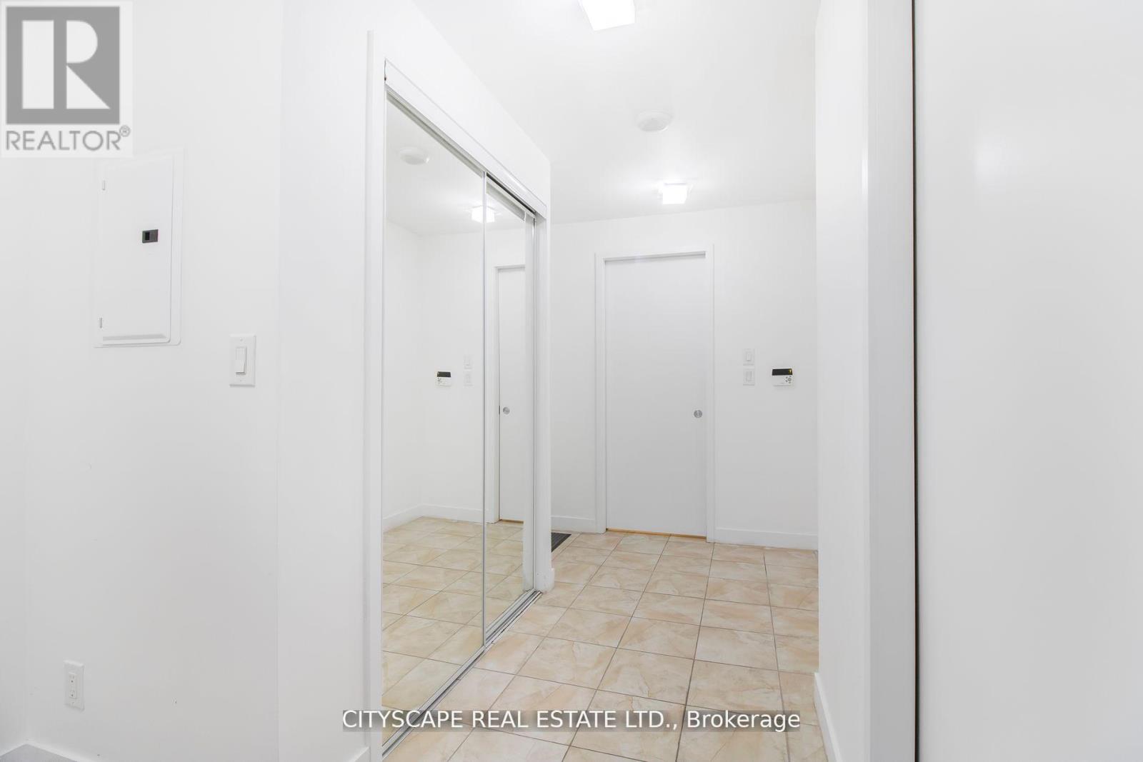 3910 - 12 YORK STREET