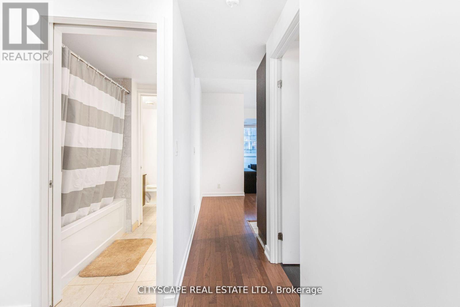 3910 - 12 YORK STREET