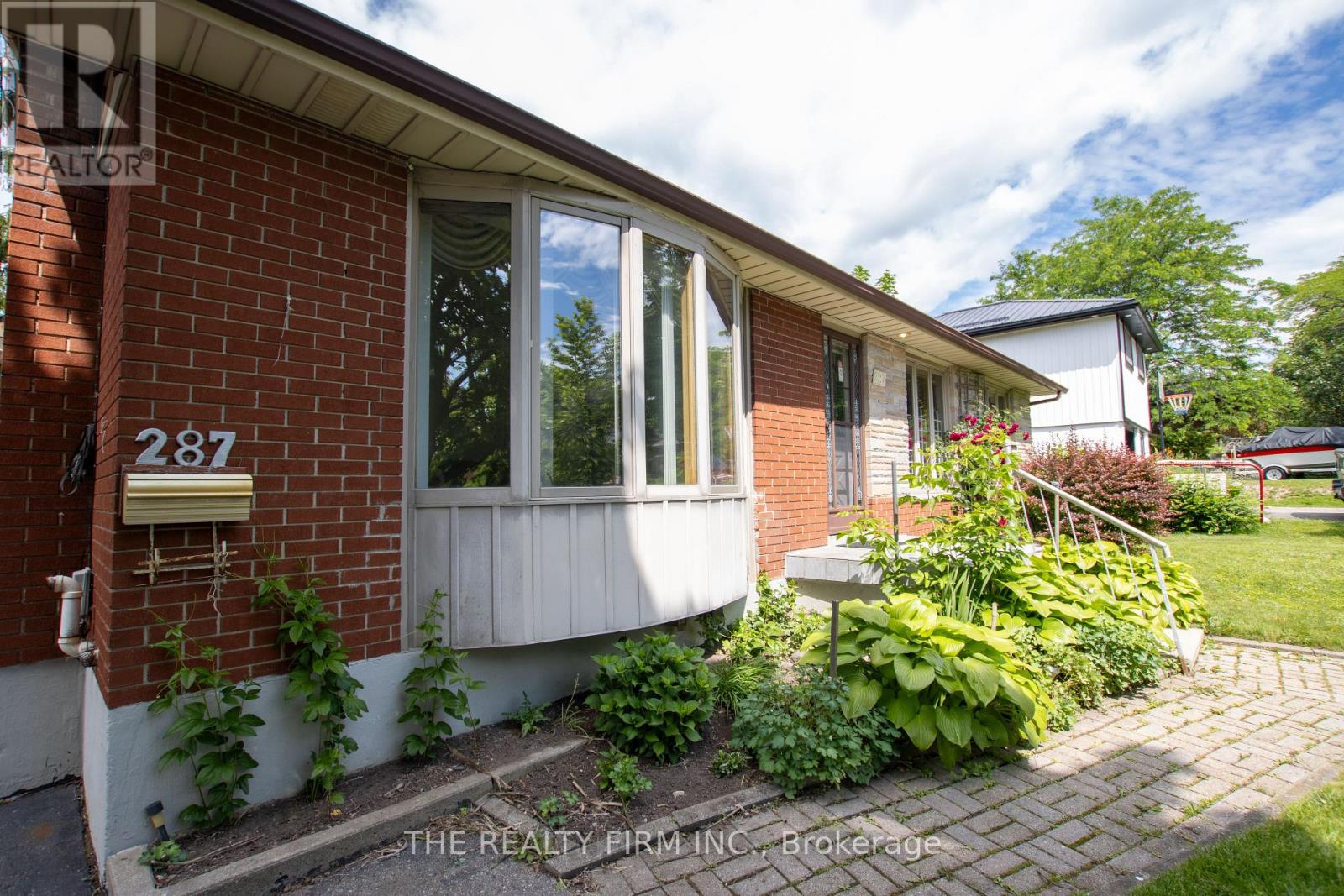287 PANORAMA CRESCENT