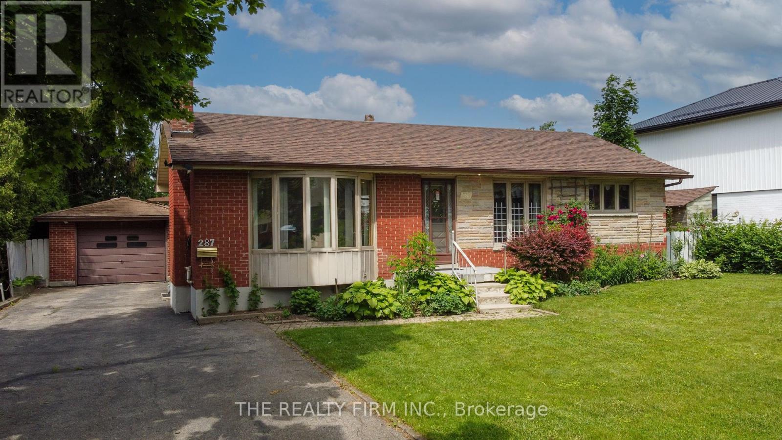 287 PANORAMA CRESCENT